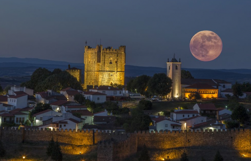 Замок Браганса, Португалия